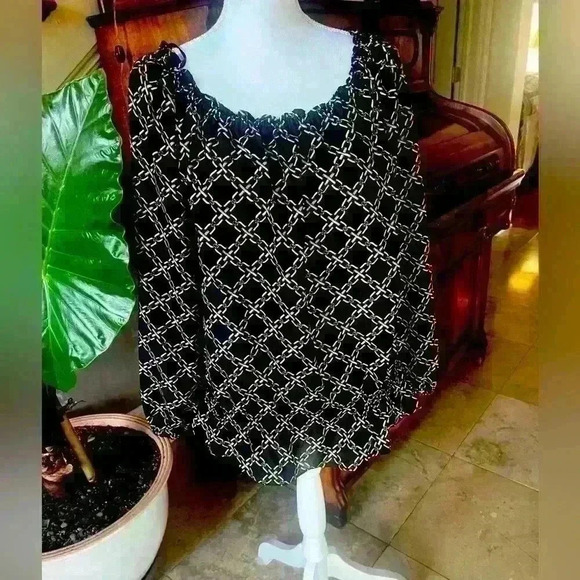 Michael Kors ladies blouse Large black w gold chain print long sleeve Exc Cond - Picture 3 of 8